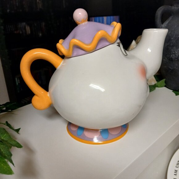 Official Beauty and the Beast Mrs. Potts - Picture 5 of 8